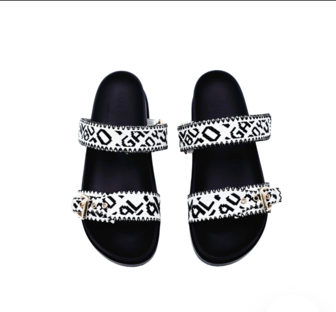 CULTURE MULE SANDALS